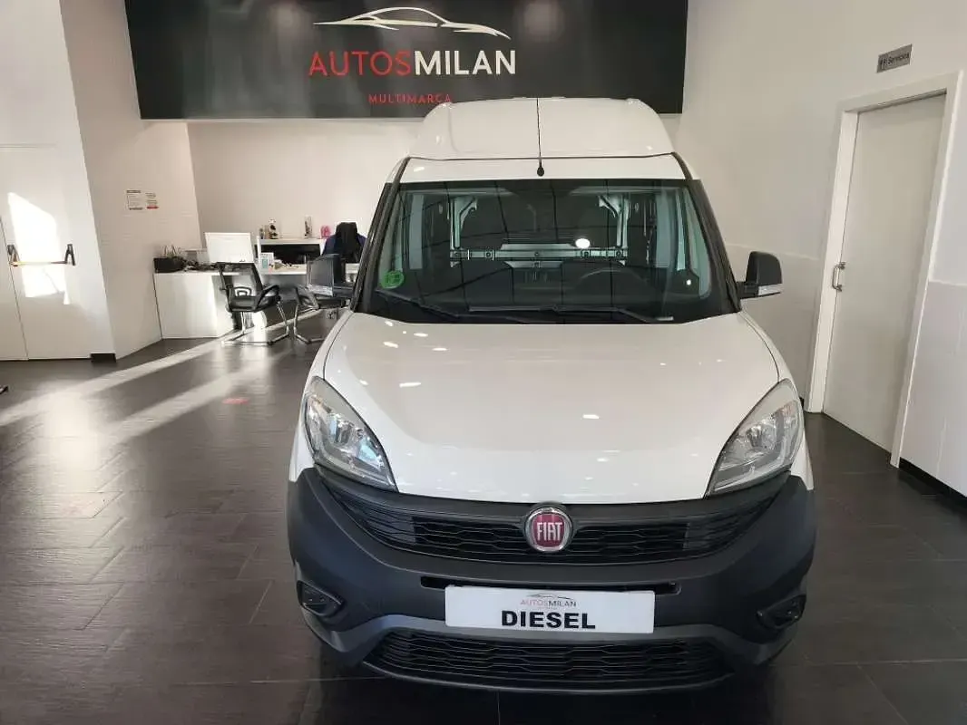 Usado Fiat Doblò 106 CV (77 kW) 2019 Blanco Monovolumen
