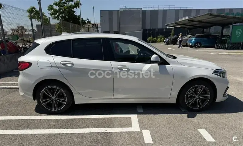 Usado BMW 116 Sport Line 116 CV (85 kW) 2021 Blanco Utilitario