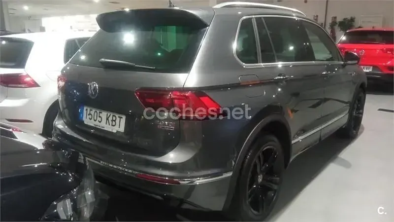 Usado VW Tiguan Sportline 190 CV (139 kW) 2017 Gris / plata SUV