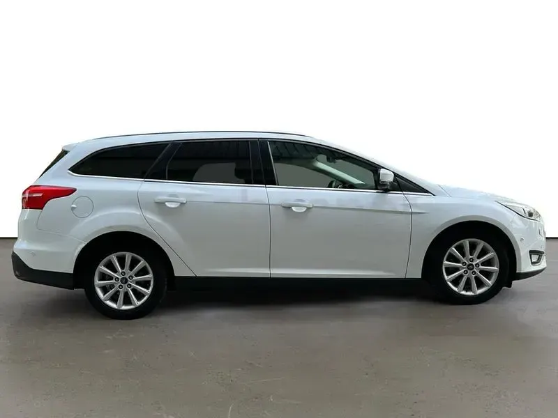 Usado Ford Focus Trend 125 CV (91 kW) 2016 Blanco Familiar
