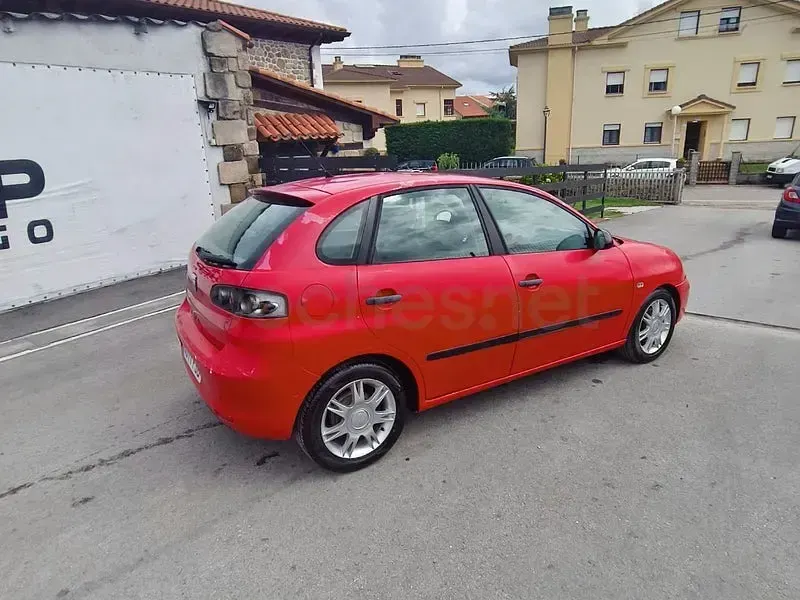 Usado Seat Ibiza Reference 80 CV (58 kW) 2007 Rojo Utilitario