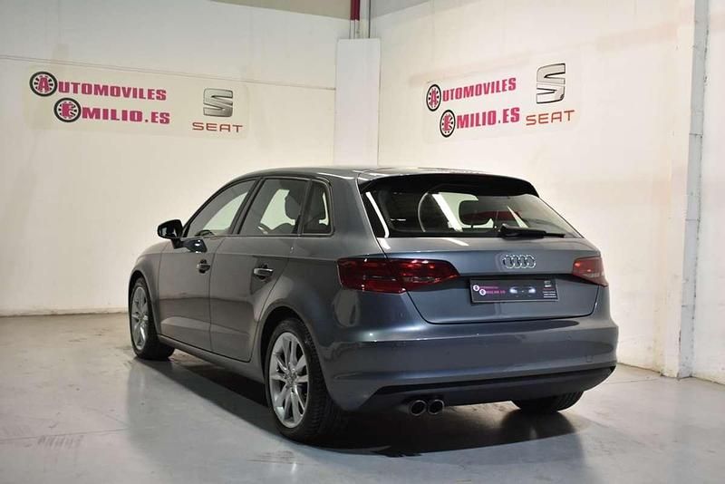 Usado Audi A3 Sportback Ambiente 150 CV (110 kW) 2014 Gris Utilitario