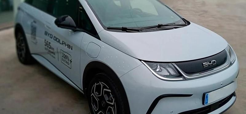 Nuevo BYD Dolphin Comfort 150 kW (204 CV) 2025 Skiing white Utilitario