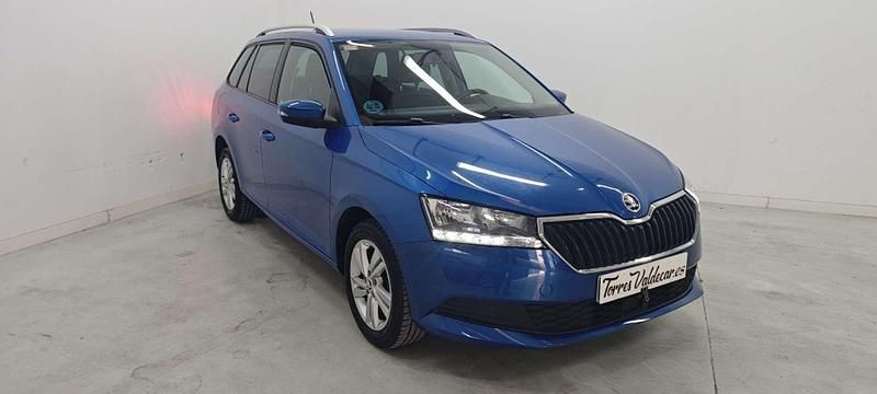 Usado Skoda Fabia Ambition 95 CV (69 kW) 2020 Azul Familiar