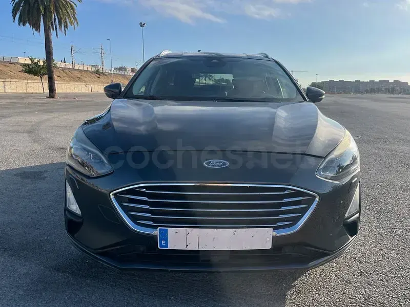 Usado Ford Focus Titanium 125 CV (91 kW) 2019 Gris / plata Familiar