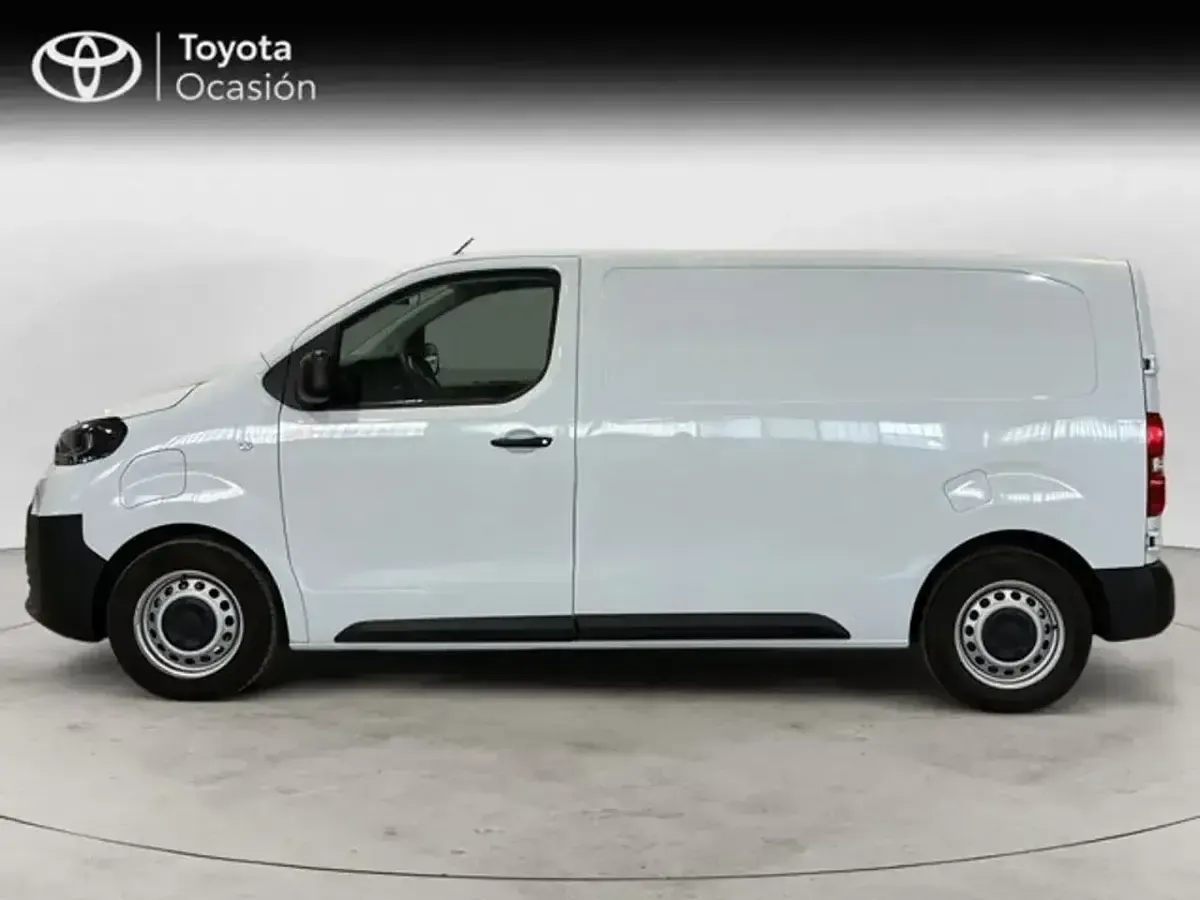 Käytetty Toyota Proace 100 kW (136 HP) 2025 Valkoinen Tila-auto