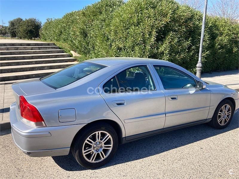 Usado Volvo S60 Kinetic 170 CV (125 kW) 2006 Gris / plata Berlina