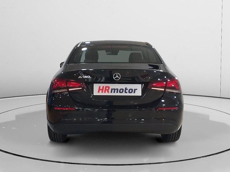 Usado Mercedes A180 Progressive 137 HP (100 kW) 2022 Preto Sedan