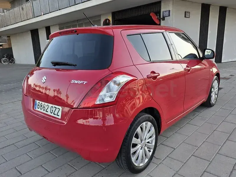 Usado Suzuki Swift GL 92 CV (67 kW) 2010 Rojo Utilitario