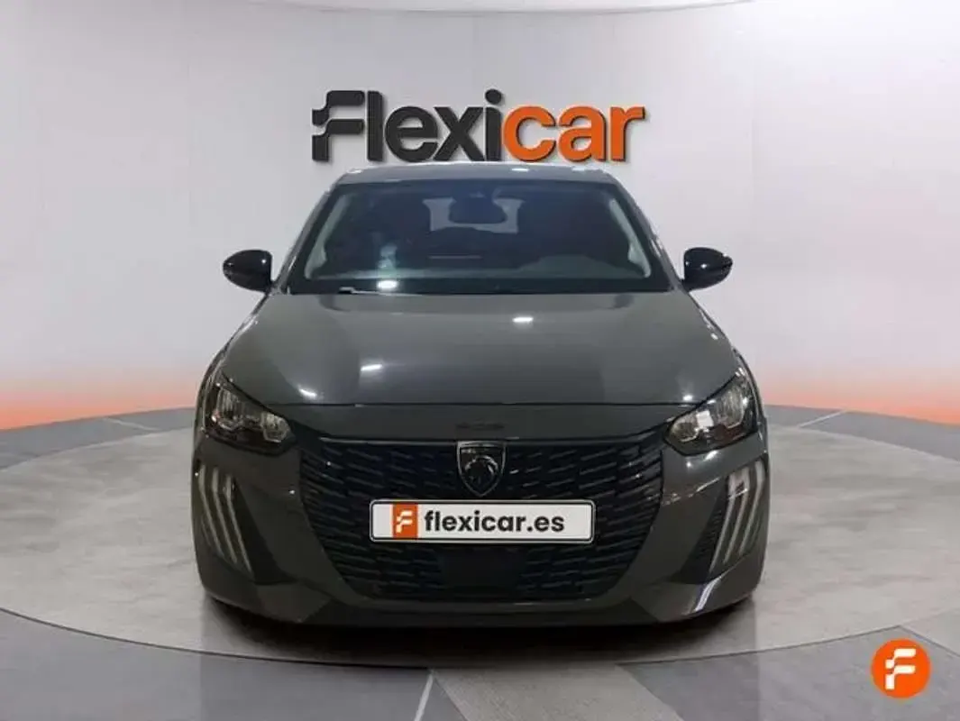 Usado Peugeot 208 Allure 101 CV (74 kW) 2025 Gris Utilitario