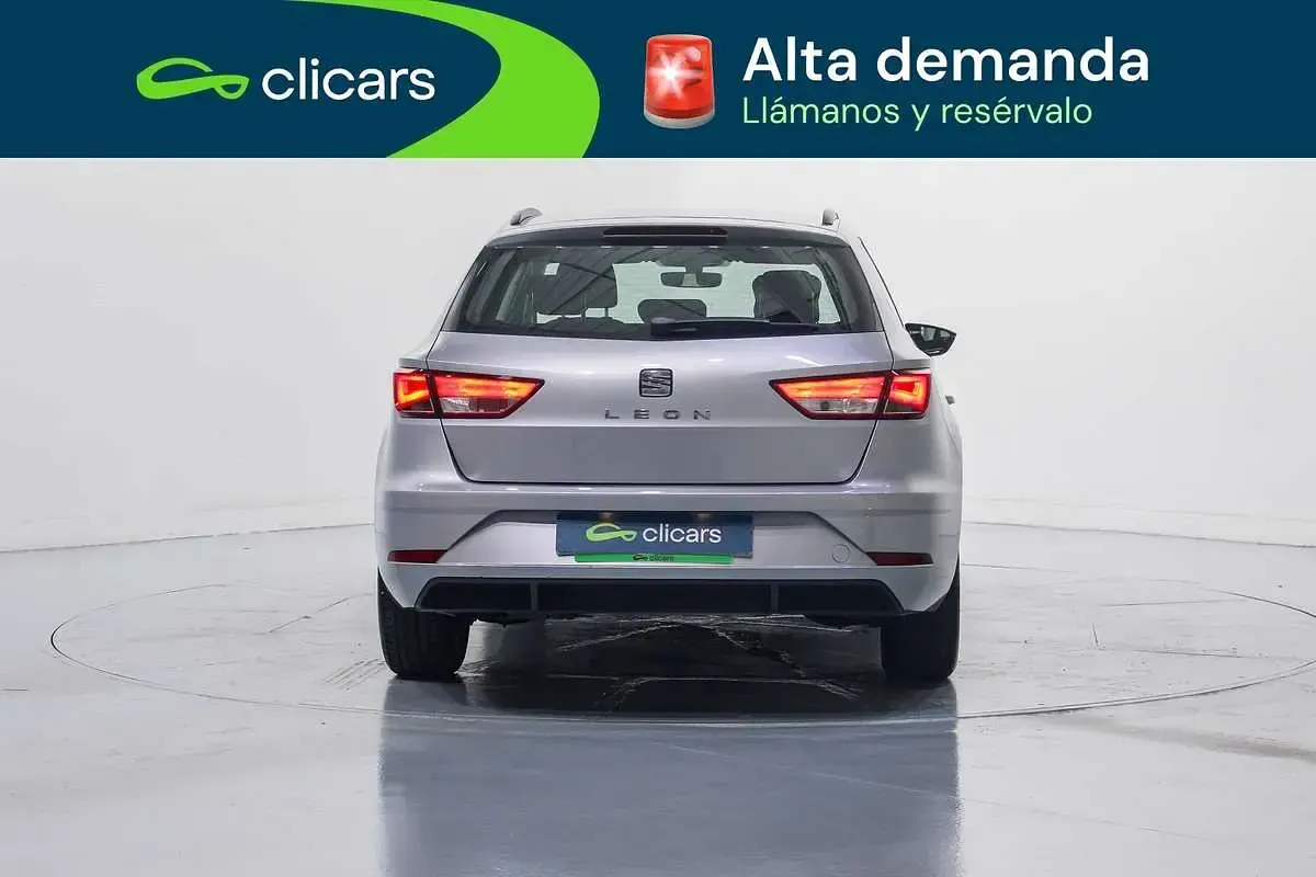 Usado Seat Leon ST Style 116 CV (85 kW) 2019 Plateado Familiar