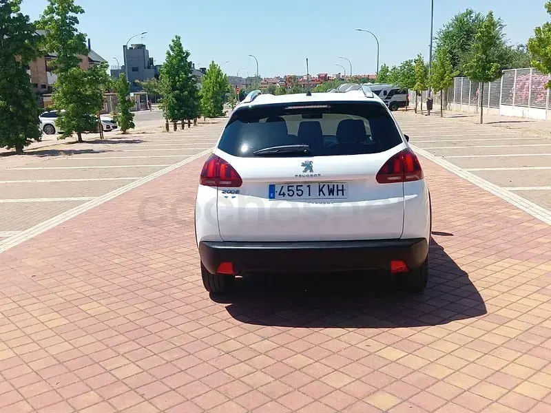 Usado Peugeot 2008 Signature Sky 100 CV (73 kW) 2019 Blanco SUV