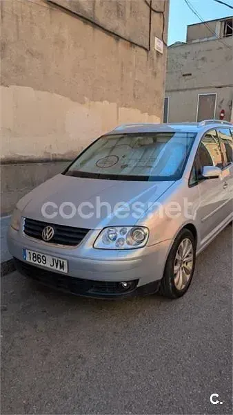 Usado VW Touran Advance 140 CV (102 kW) 2005 Gris / plata Monovolumen