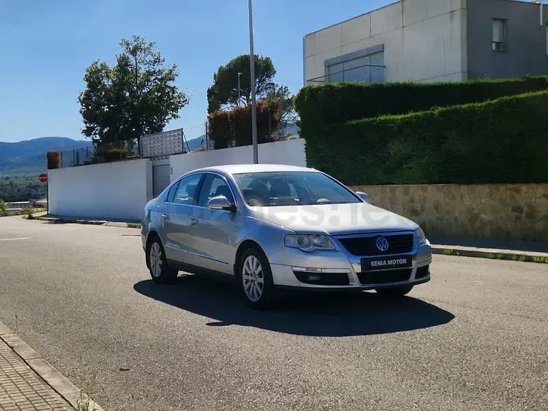 Usado VW Passat Advance 140 CV (102 kW) 2007 Gris / plata Berlina