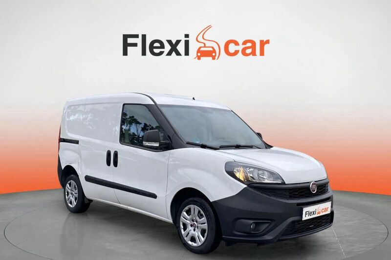 Blanco Usado 2023 Fiat Doblò Dynamic Monovolumen | 12.090 € (Buen precio) - Imagen 1/4