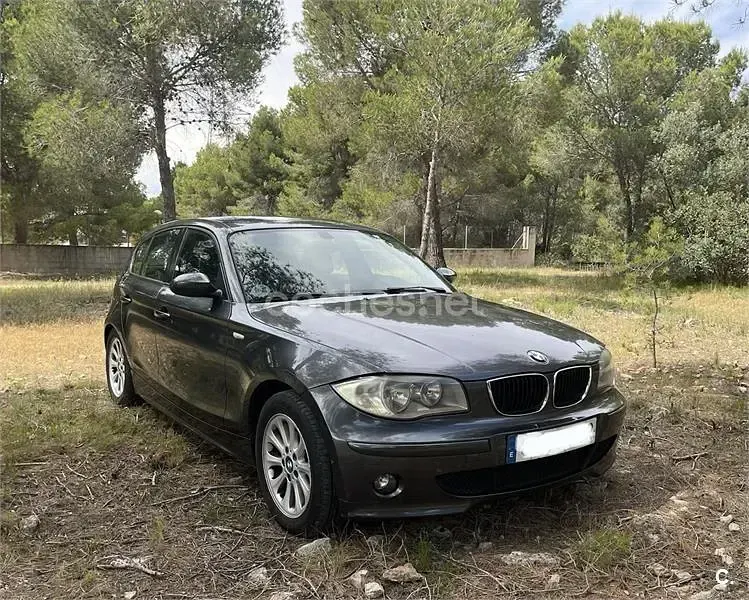 Usado BMW 118 122 CV (89 kW) 2007 Gris / plata Utilitario