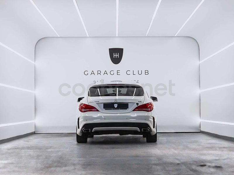 Usado Mercedes CLA200 Shooting Brake AMG line 136 CV (100 kW) 2016 Blanco Familiar