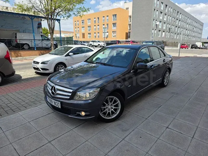 Usado Mercedes C200 Avantgarde 136 CV (100 kW) 2010 Azul Berlina