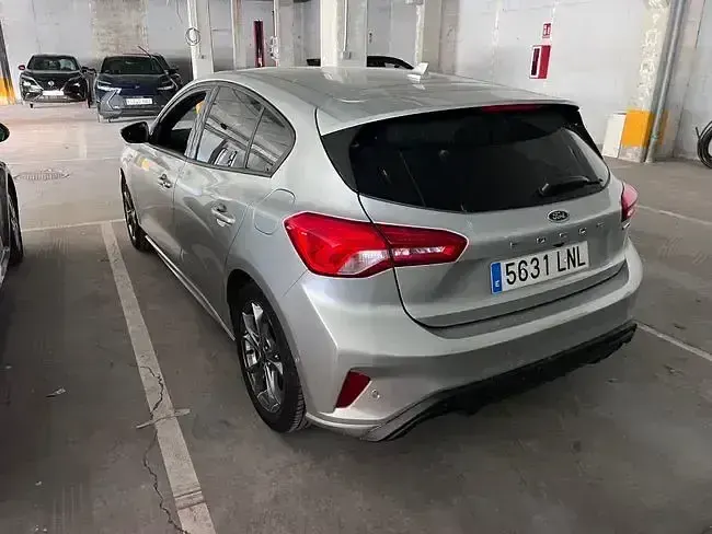 Usado Ford Focus ST-Line 125 CV (91 kW) 2021 Gris Berlina