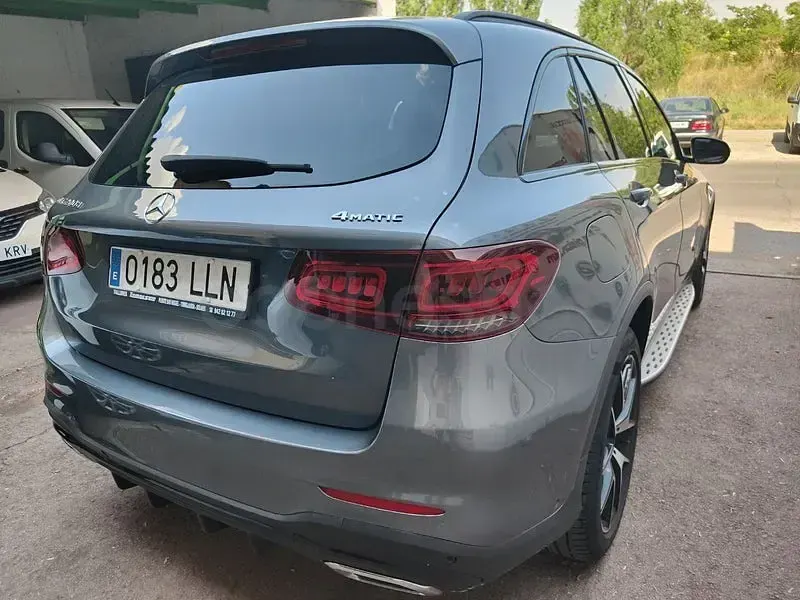 Usado Mercedes GLC200 163 CV (119 kW) 2020 Gris / plata SUV