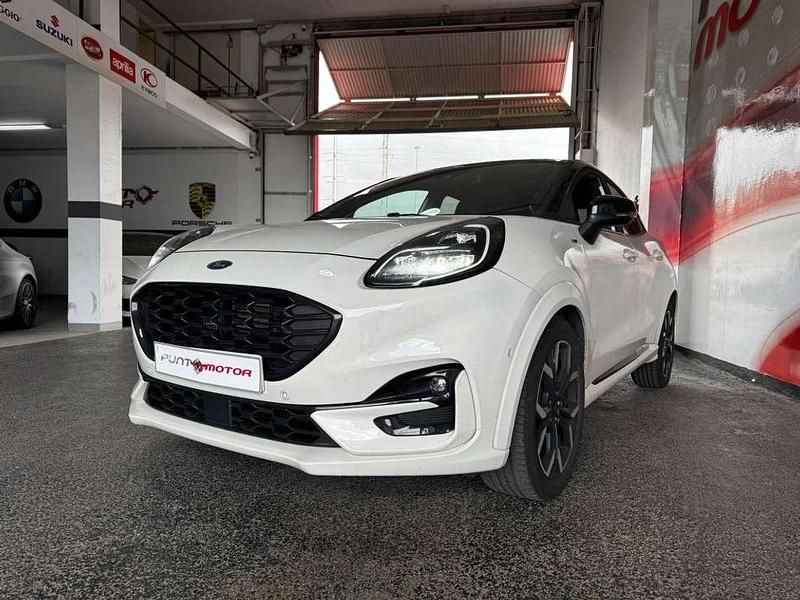 Usado Ford Puma Titanium 125 CV (91 kW) 2020 Beige SUV