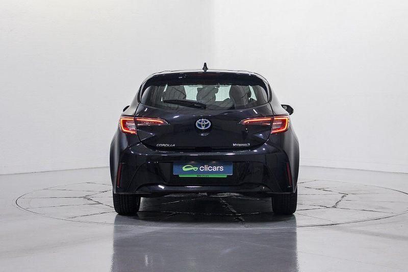 Usado Toyota Corolla Active 122 CV (89 kW) 2022 Negro Berlina