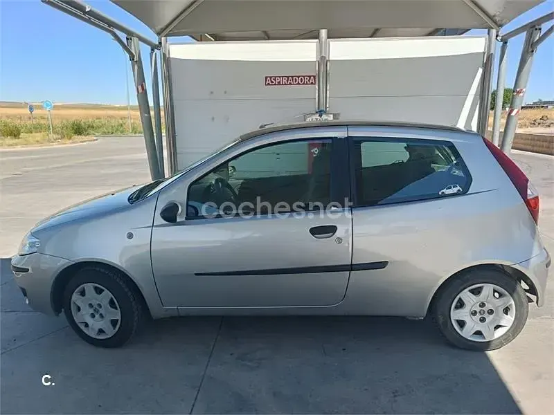 Usado Fiat Punto Active 60 CV (44 kW) 2006 Blanco Utilitario