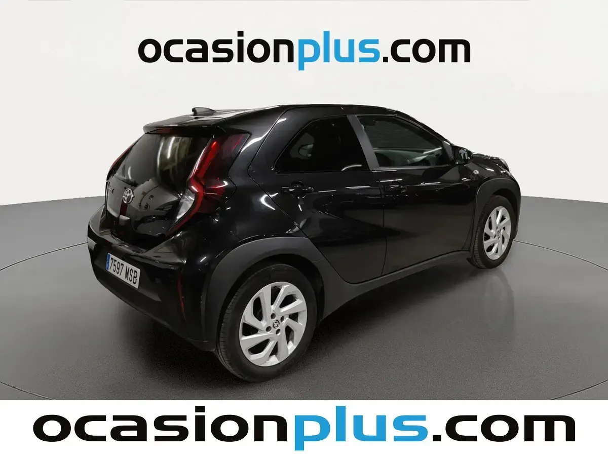 Usado Toyota Aygo X Play 72 CV (52 kW) 2024 Negro SUV