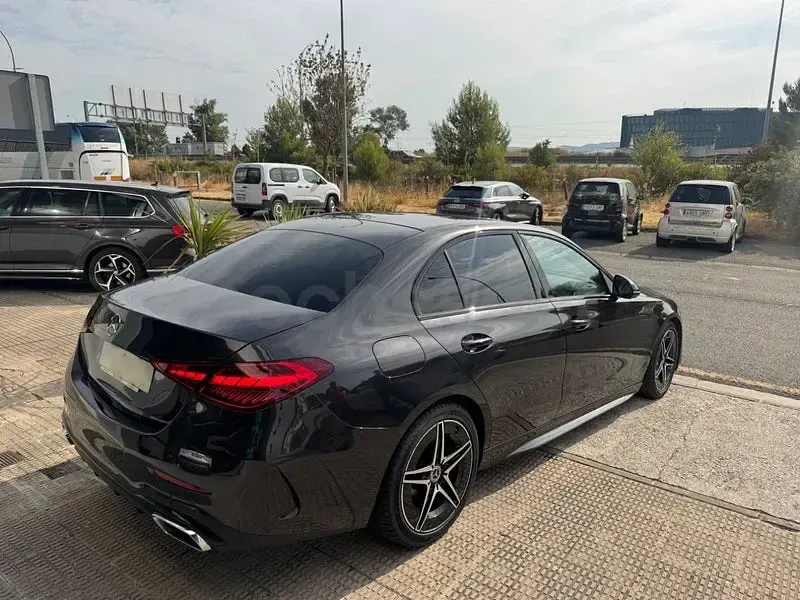 Usado Mercedes C200 163 CV (119 kW) 2022 Gris / plata Berlina