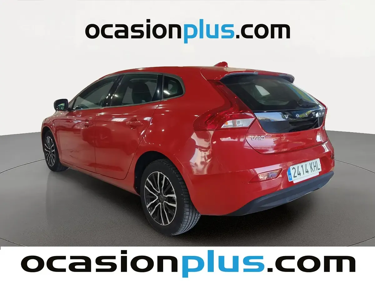 Usado Volvo V40 Momentum 122 CV (89 kW) 2018 Rojo Utilitario