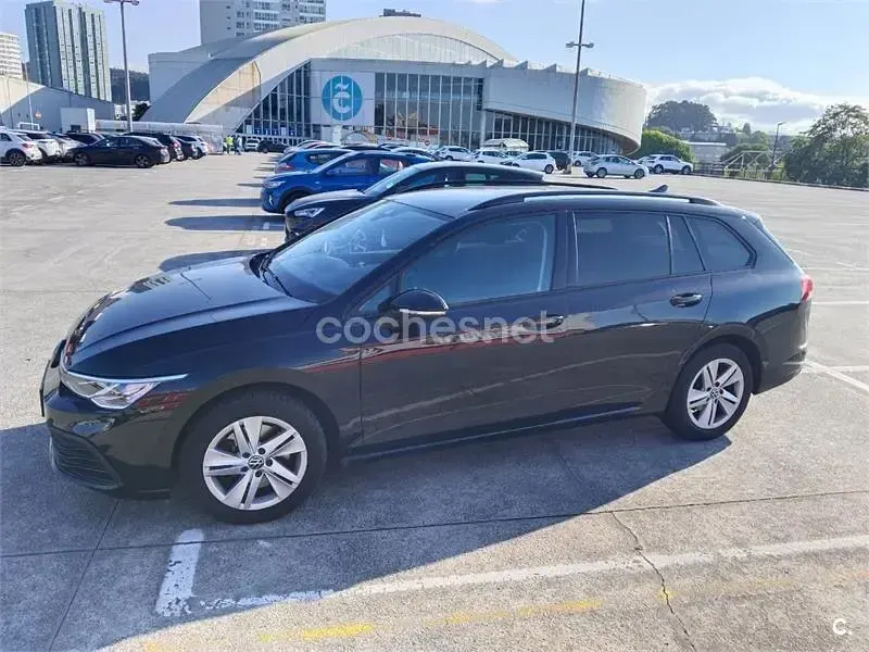 Usado VW Golf VIII 115 CV (84 kW) 2021 Negro Familiar
