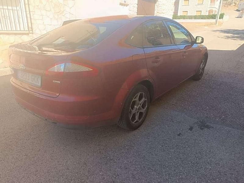 Usado Ford Mondeo Ghia 140 CV (102 kW) 2009 Rojo Berlina