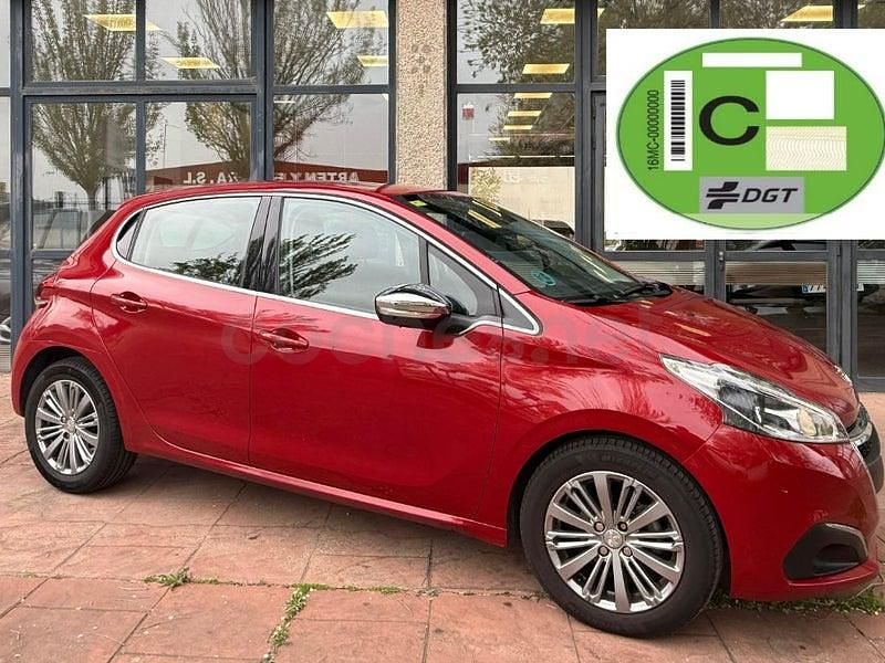 Usado Peugeot 208 Allure 110 CV (80 kW) 2017 Granate Utilitario