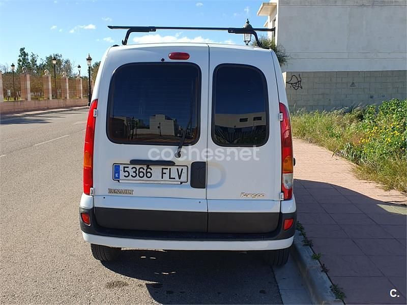 Usado Renault Kangoo Expression 85 CV (62 kW) 2009 Blanco Familiar