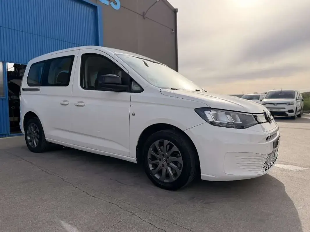 Usado VW Caddy Life 121 CV (88 kW) 2021 Blanco Monovolumen