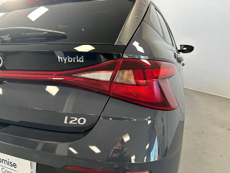 Usado Hyundai i20 100 CV (73 kW) 2024 Gris/plata Utilitario