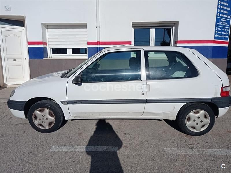 Usado Citroën Saxo 60 CV (44 kW) 2001 Blanco Utilitario