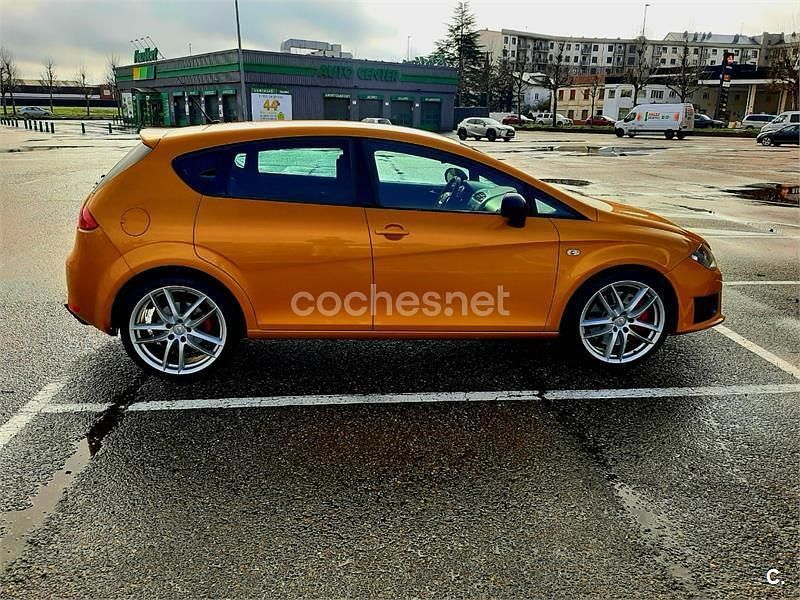 Usado Seat Leon CUPRA 265 CV (194 kW) 2012 Amarillo Berlina