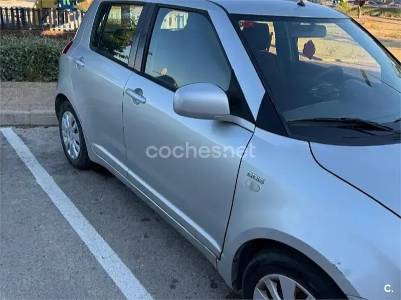 Usado Suzuki Swift GL 69 CV (50 kW) 2006 Gris / plata Utilitario