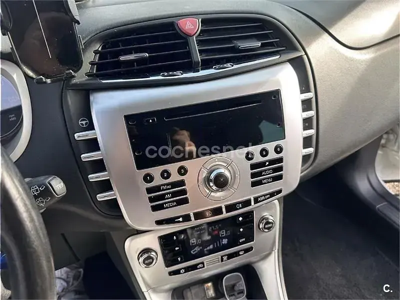 Usado Lancia Delta 120 CV (88 kW) 2011 Blanco Utilitario