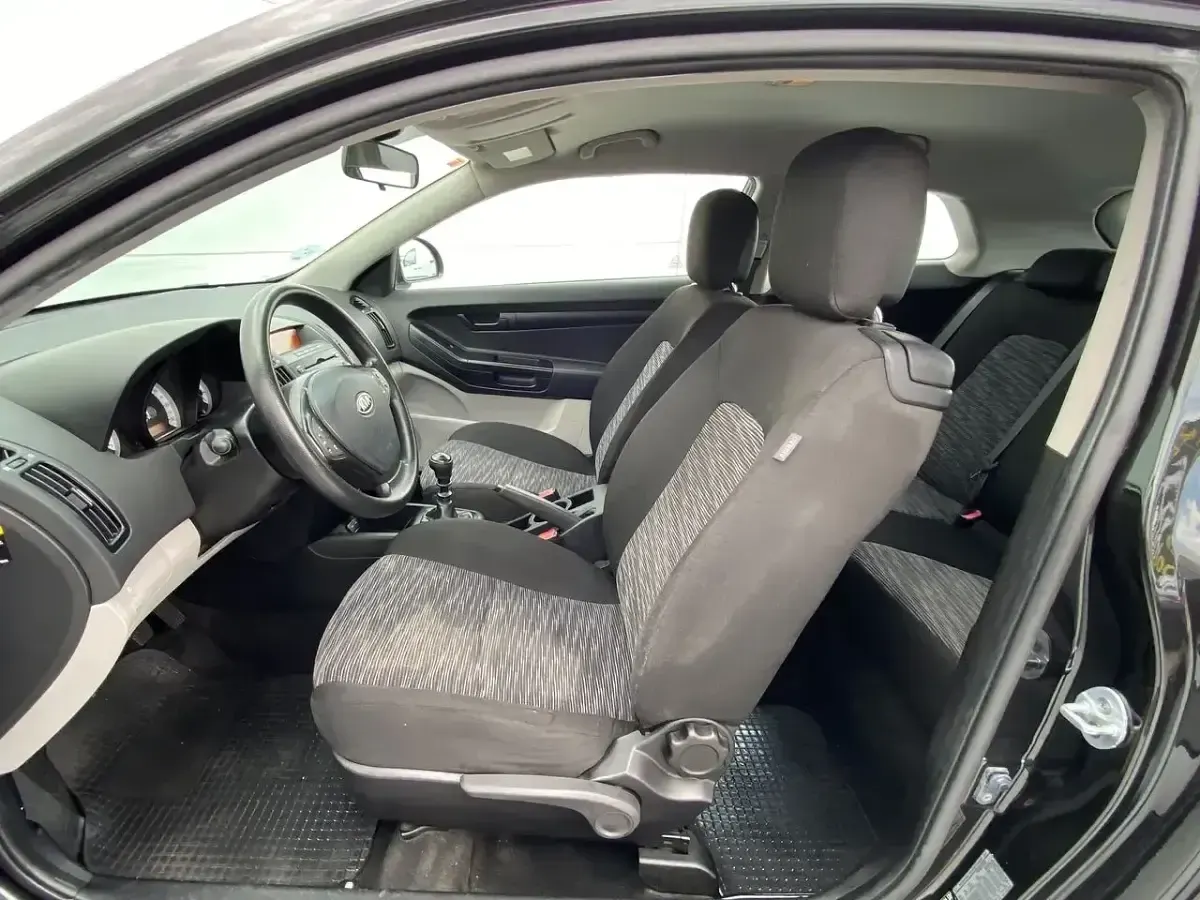 Usado Kia Ceed Active 126 CV (92 kW) 2009 Negro Utilitario