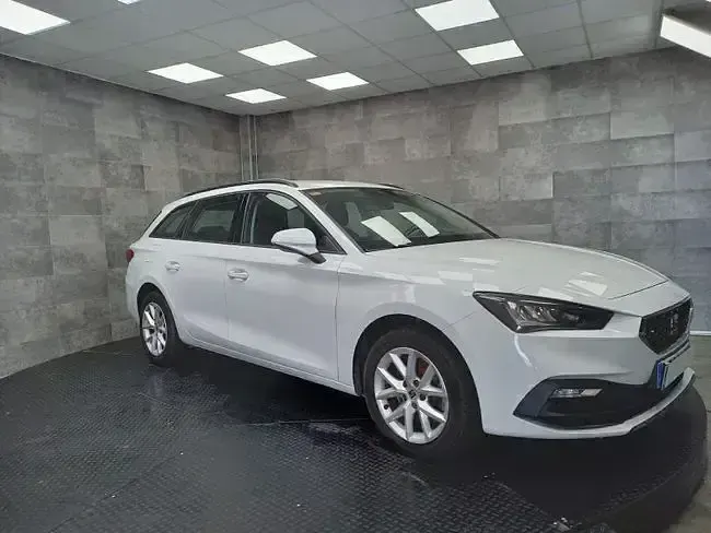 Usado Seat Leon Reference 116 CV (85 kW) 2021 Blanco Berlina