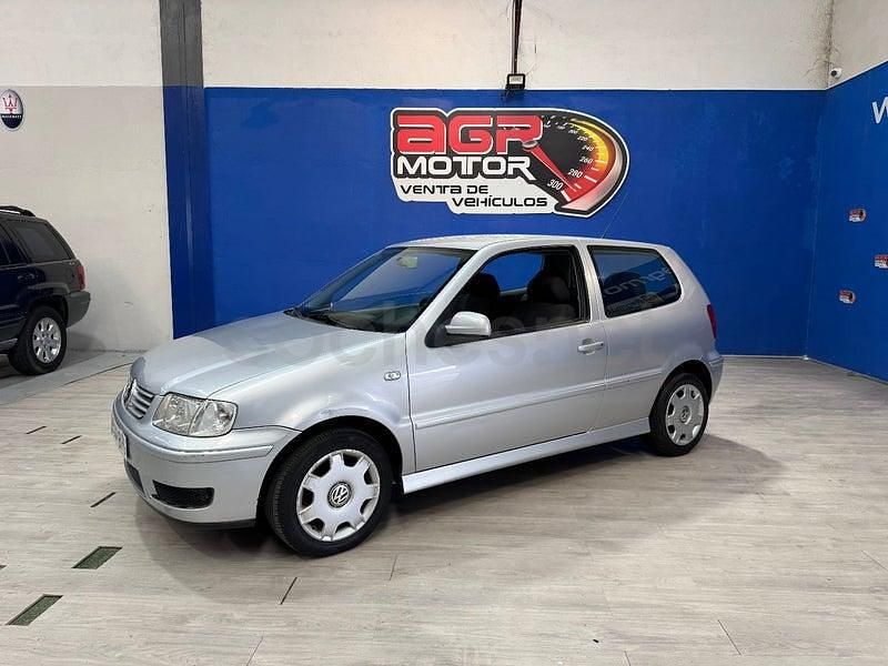Usado VW Polo Trendline 75 CV (55 kW) 2001 Gris / plata Berlina