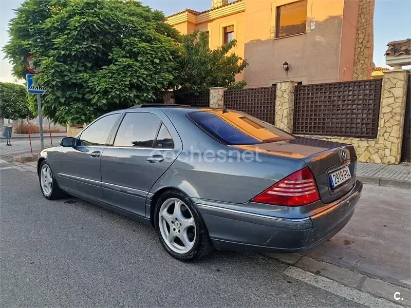 Usado Mercedes S500L 306 CV (225 kW) 2005 Gris / plata Berlina