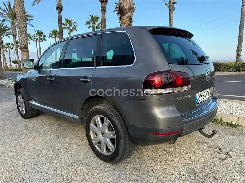 Usado VW Touareg 225 CV (165 kW) 2007 Gris / plata SUV