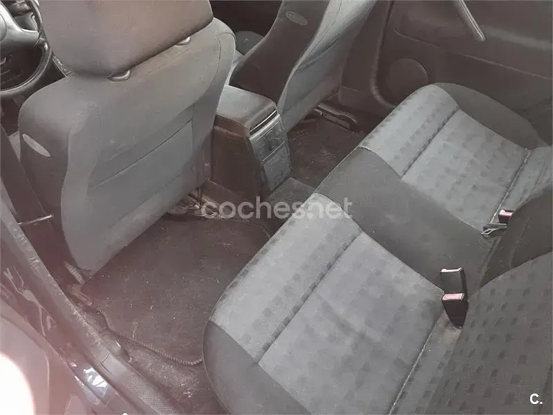 Usado VW Passat Edition 101 CV (74 kW) 2003 Negro Familiar