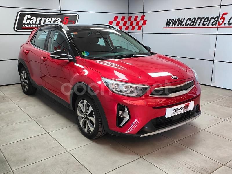 Käytetty Kia Stonic 100 HP (73 kW) 2021 Punainen Katumaasturi