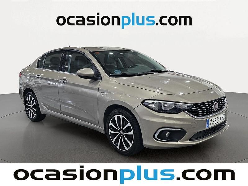 Usado Fiat Tipo Lounge 95 CV (69 kW) 2018 Beige Berlina