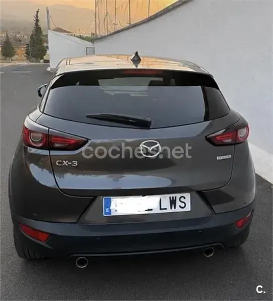 Usado Mazda CX-3 121 CV (88 kW) 2021 Gris / plata SUV