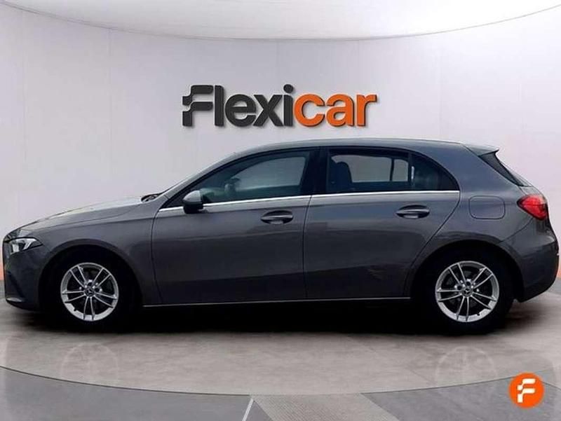 Usado Mercedes A180 109 CV (80 kW) 2019 Gris Utilitario